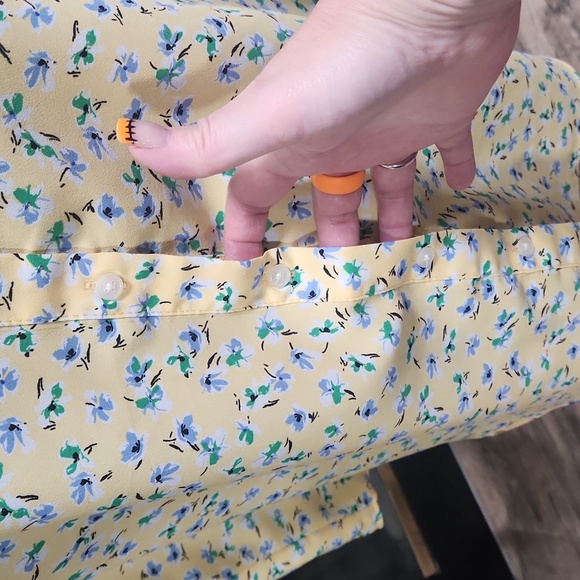 ANN TAYLOR Floral Sleeveless Essential Shirt - Picture 4 of 11